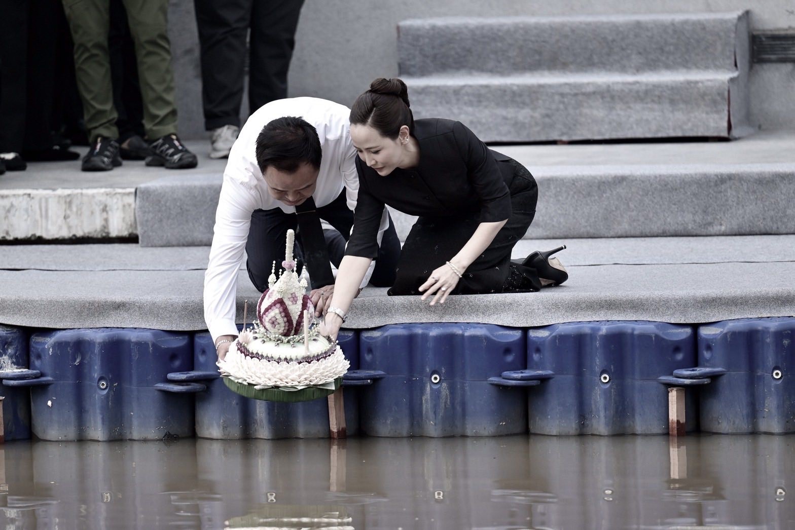 TAYLAND'DA YÜZEN FENER FESTİVALİ