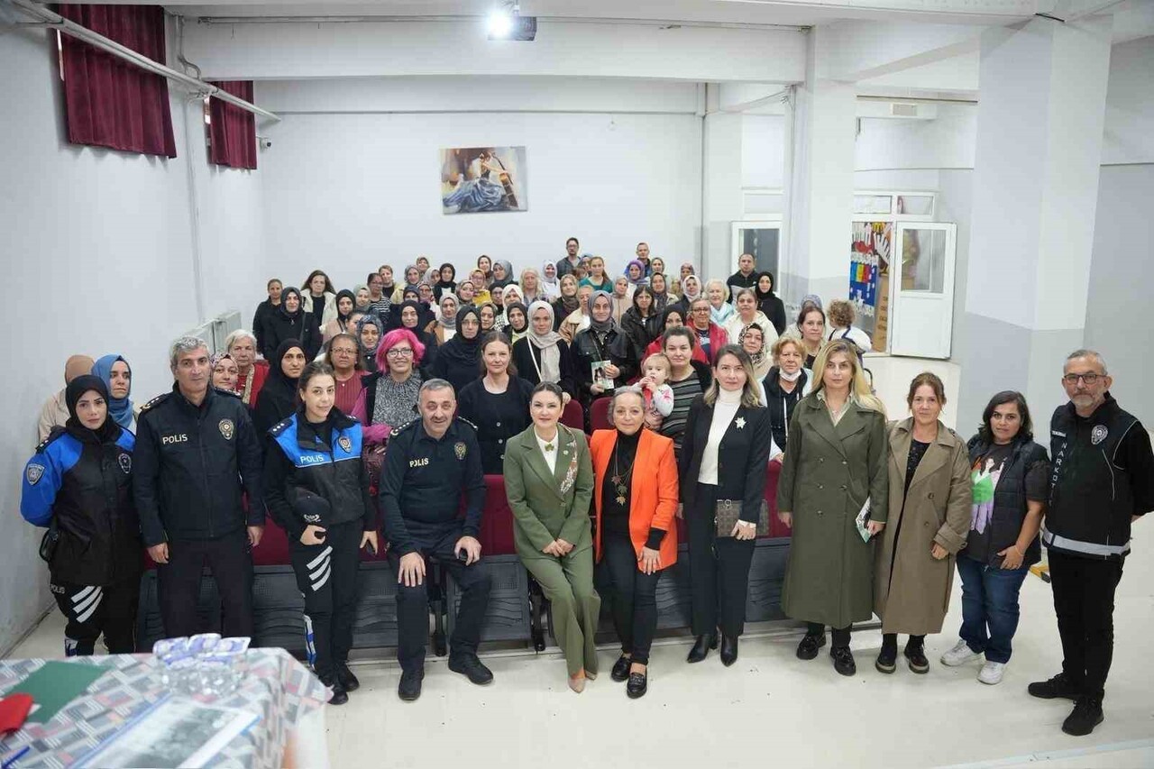 TEKİRDAĞ İL EMNİYET MÜDÜRLÜĞÜ EKİPLERİ, ÇORLU’DA DÜZENLENEN BİLGİLENDİRME PROGRAMINDA ÖĞRENCİ...