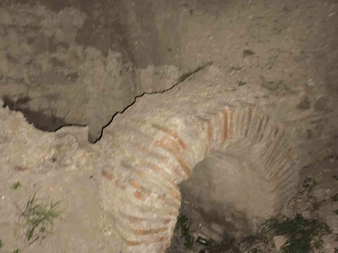 TEKİRDAĞ MARMARAEREĞLİSİ’NDE BİR ADRESTE KAÇAK KAZI YAPAN 3 KİŞİ POLİS EKİPLERİNCE SUÇÜSTÜ...