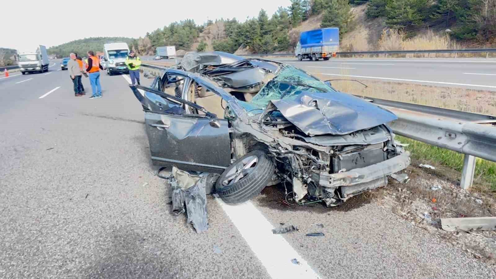 TEM OTOYOLU’NUN BOLU GEÇİŞİNDE CANKURTARAN MEVKİİNDE OTOMOBİLLE KAMYONUN ÇARPIŞMASI SONUCU MEYDANA...