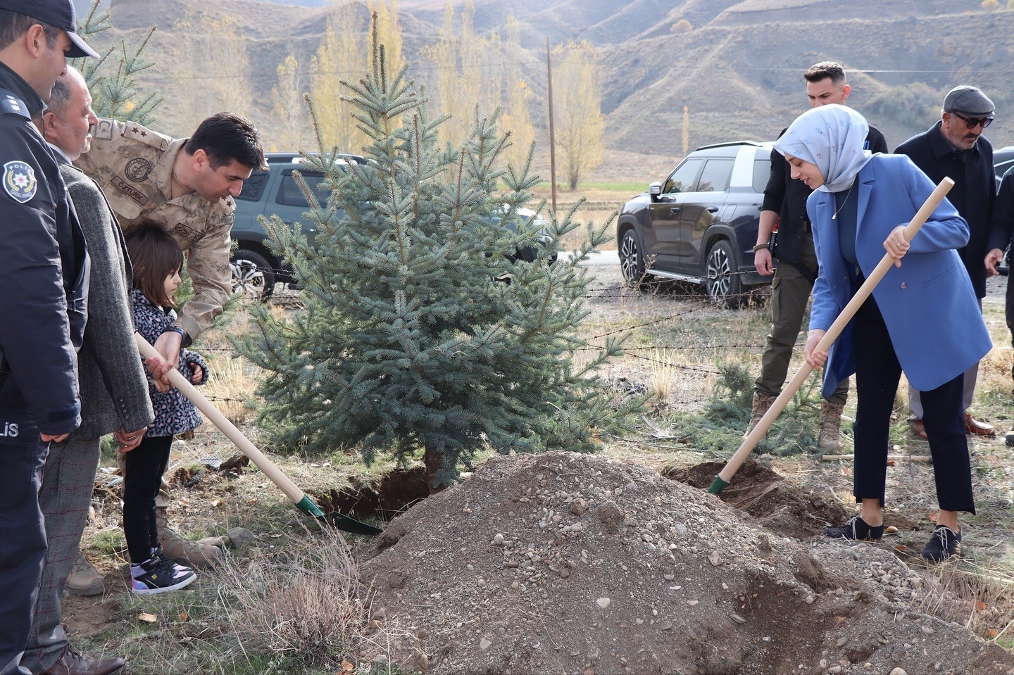 TERCAN’DA FİDANLAR TOPRAKLA BULUŞTU
