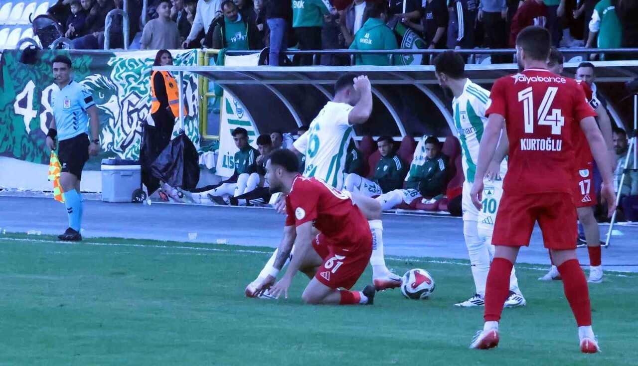 TFF 2. LİG BEYAZ GRUP’TA 12. HAFTA MÜCADELESİNDE MUĞLASPOR SAHASINDA BEYOĞLU YENİ ÇARŞISPOR’U 1-0...