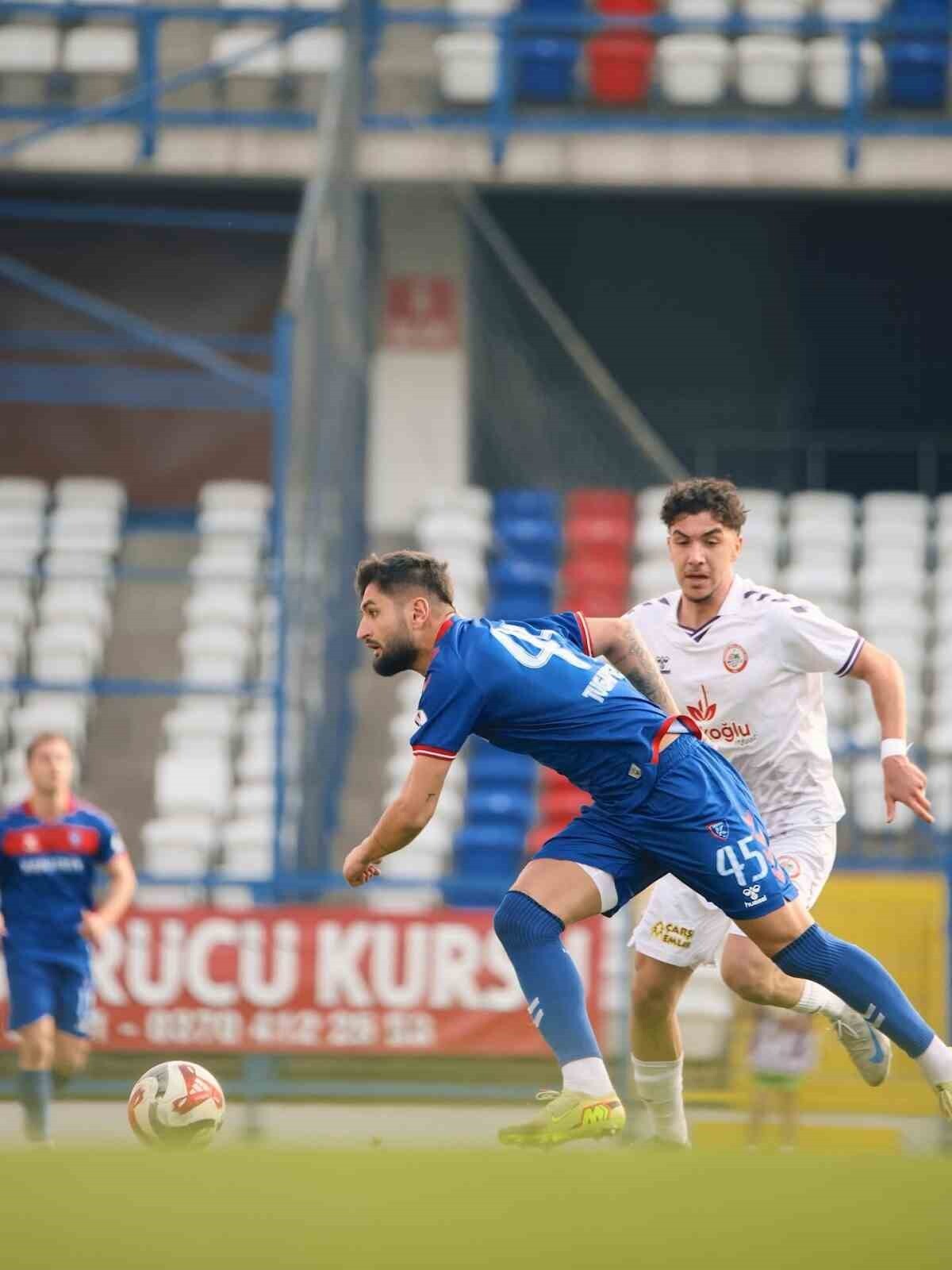 TFF 3.LİG 3.GRUP'TA MÜCADELE EDEN KARABÜK İDMAN YURDU SPOR EVİNDE KARADENİZ EREĞLİ BELEDİYESPOR'A...