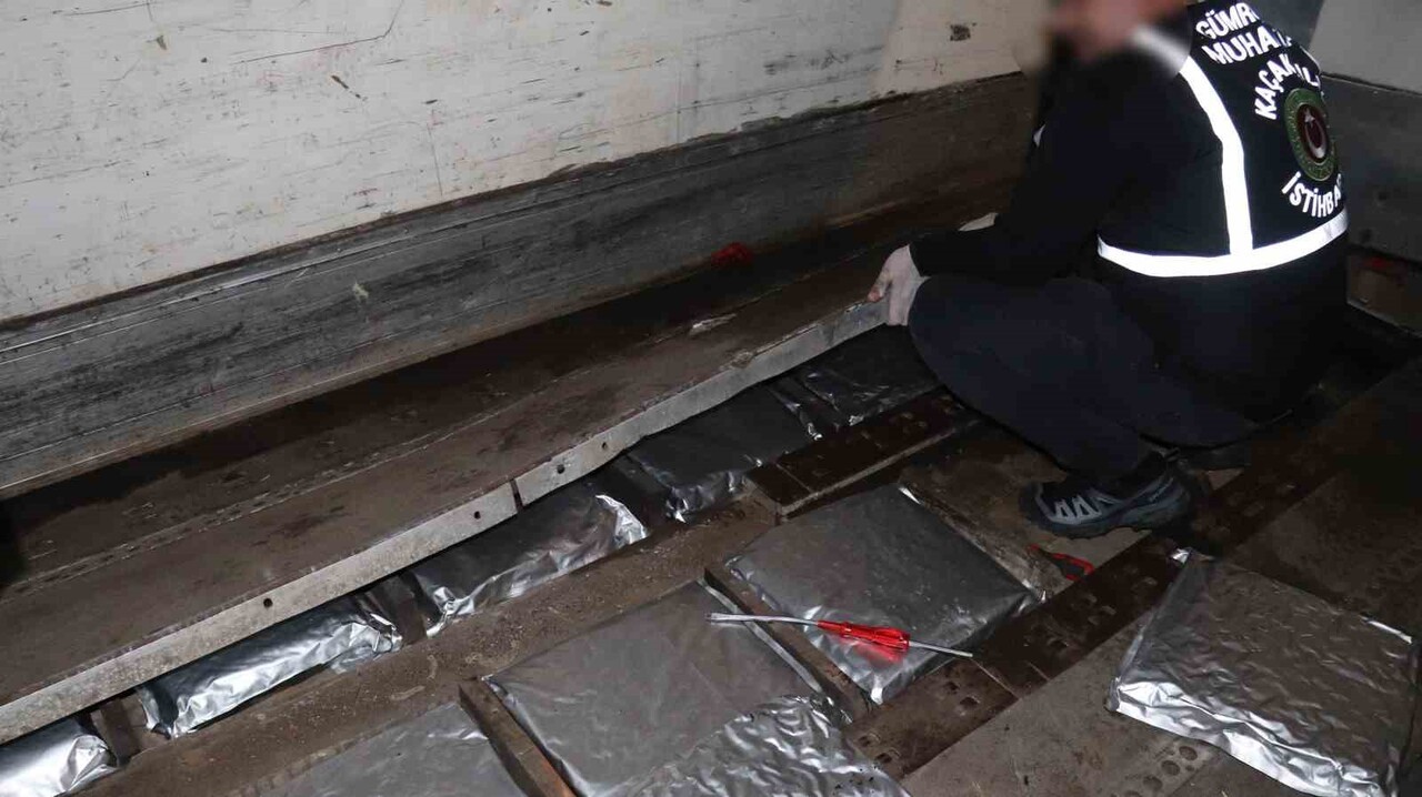 TİCARET BAKANLIĞI GÜMRÜKLER MUHAFAZA EKİPLERİ TARAFINDAN PİYASA DEĞERİ 337 MİLYON 803 BİN 830 LİRA...