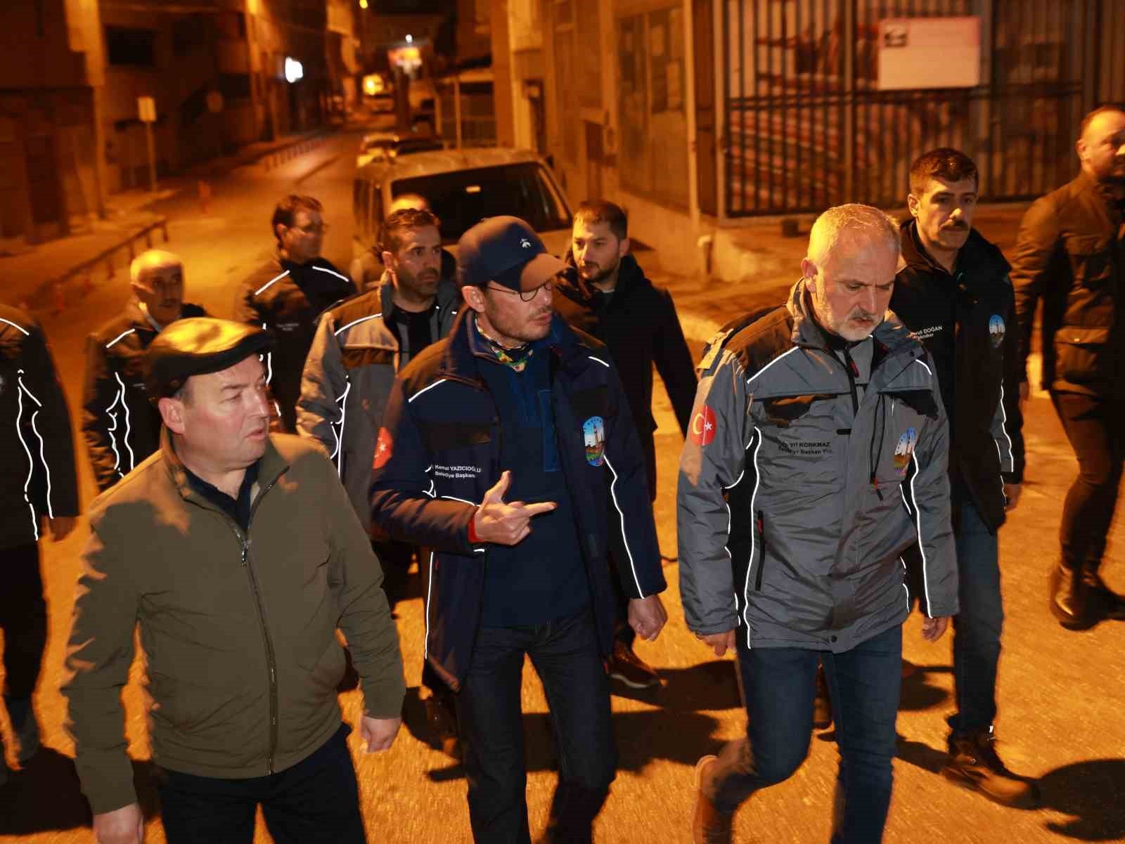 TOKAT (İHA) - TOKAT BELEDİYE BAŞKANI MEHMET KEMAL YAZICIOĞLU'NUN GECE YARISINA KADAR SÜREN MAHALLE...