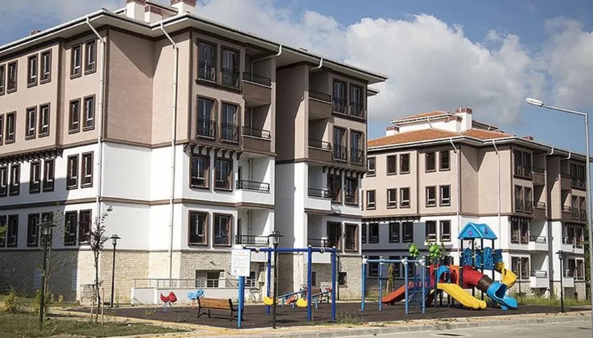 TOKİ Kuraları Nasıl Çekilecek? Milyonlarca Kişinin Gözü Bu Ekranda: Canlı Yayın ve Noter Süreci