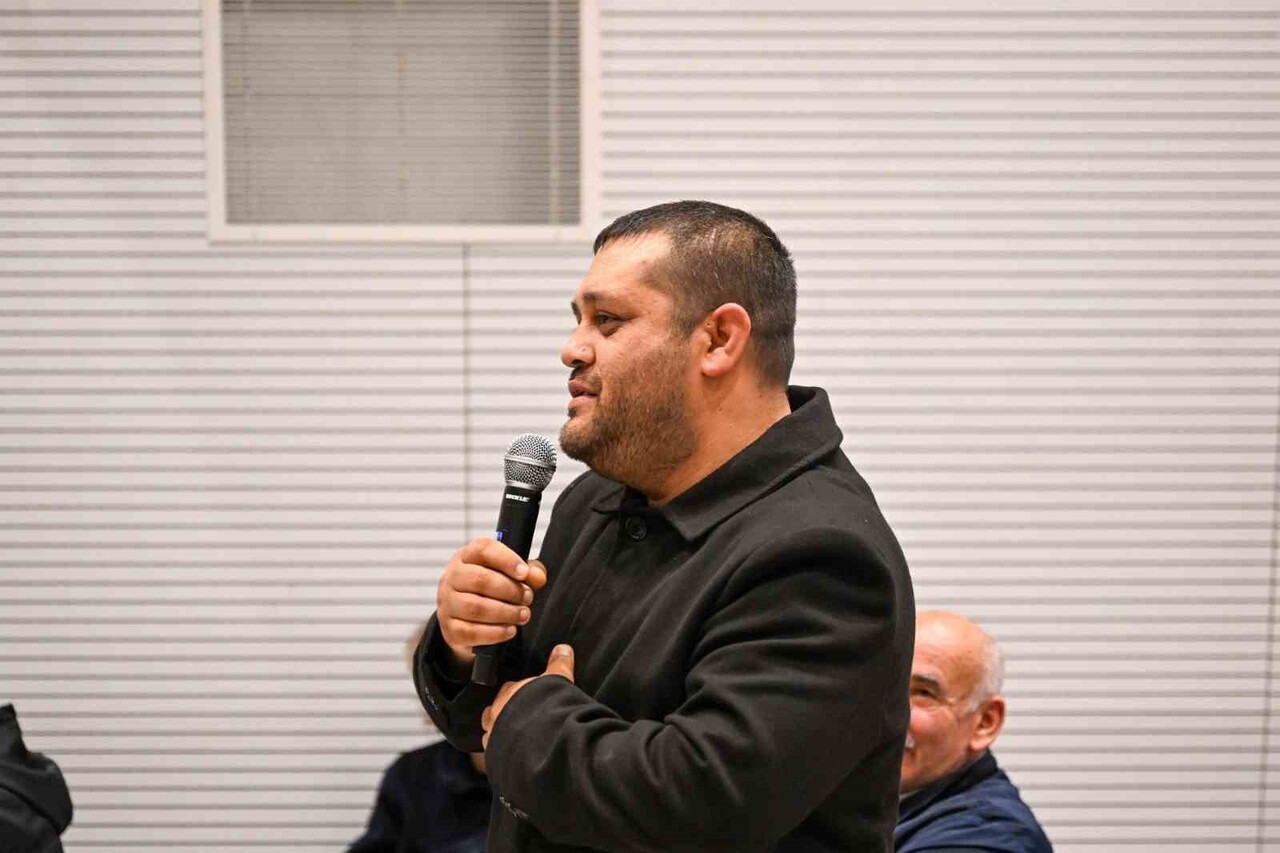 TOPLANTIDA TEK TEK SÖZ ALAN MUHTARLAR, KÖYLERİNDE YAPILAN HİZMETLERİ VE İSTEKLERİNİ ANLATARAK...