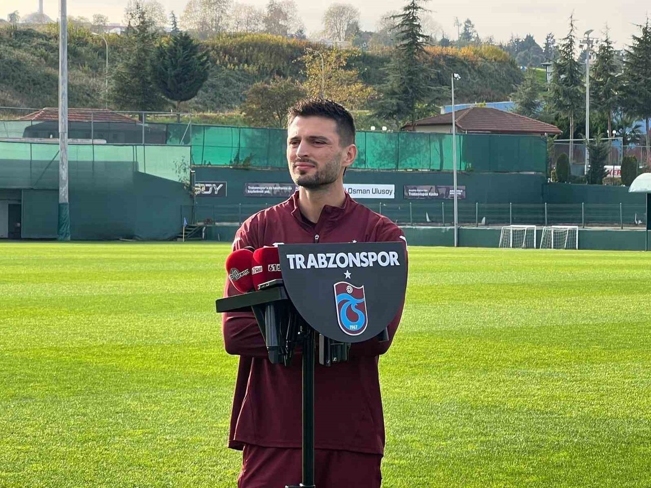 TRABZONSPOR’UN ORTA SAHASI OKAY YOKUŞLU, TAKIMIN OYUNUNU VE UYUMUNU HER GEÇEN GÜN...
