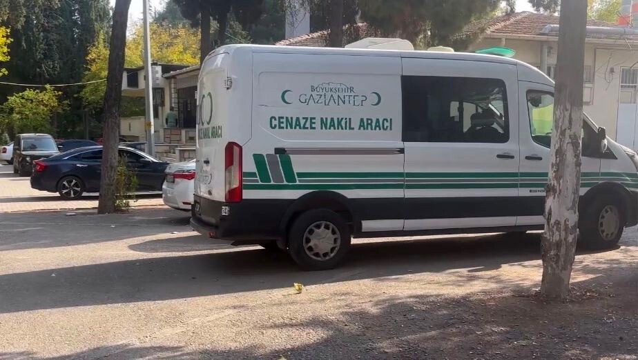 TRAKTÖR KAZASINDA HAYATINI KAYBEDEN ÇİFTÇİNİN CENAZESİ AİLESİNE TESLİM EDİLDİ