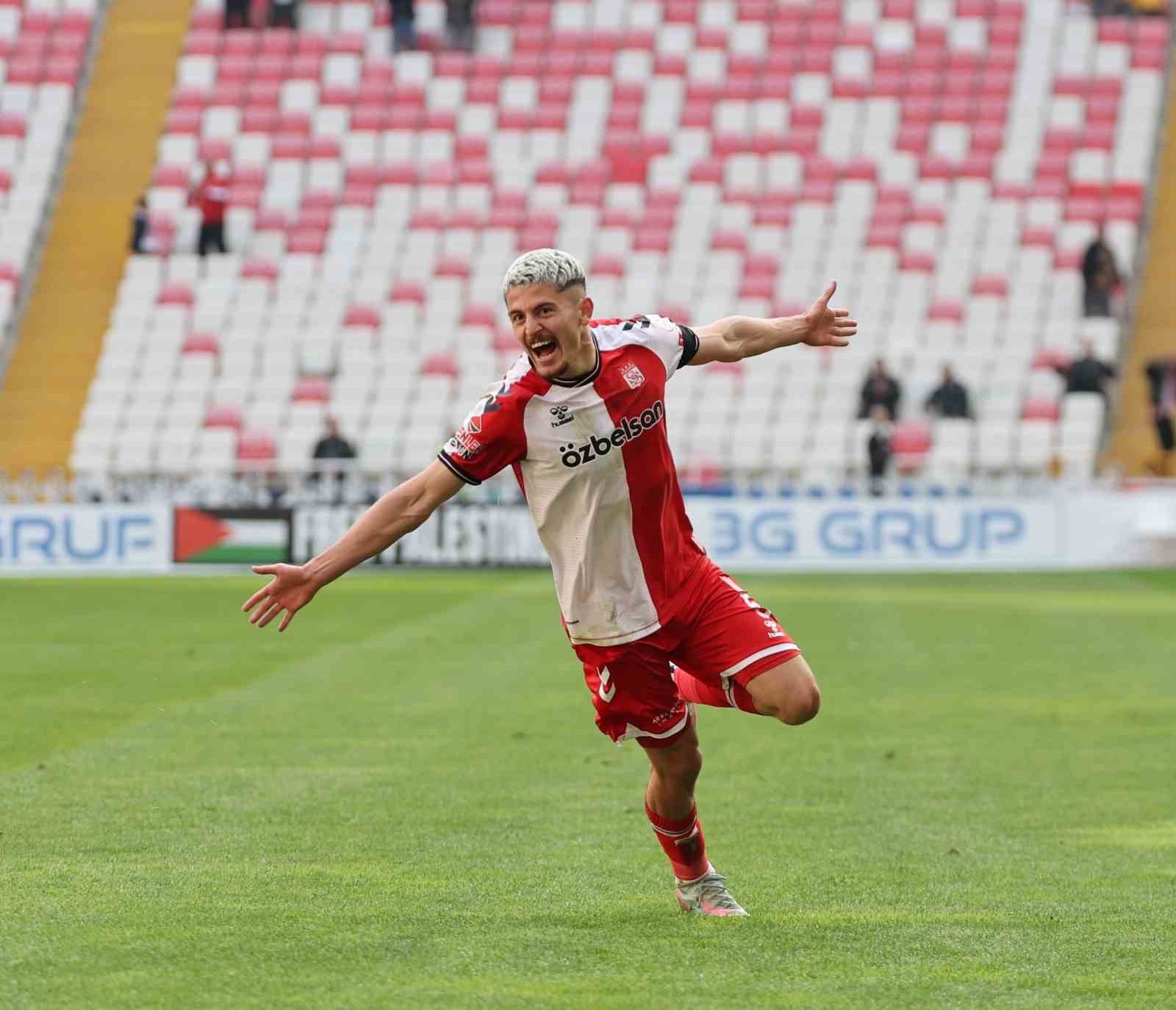 TRENDYOL 1. LİG'İN 11. HAFTASINDA ÖZBELSAN SİVASSPOR, EVİNDE MANİSA FK İLE KARŞILAŞTI. 10 KİŞİ...