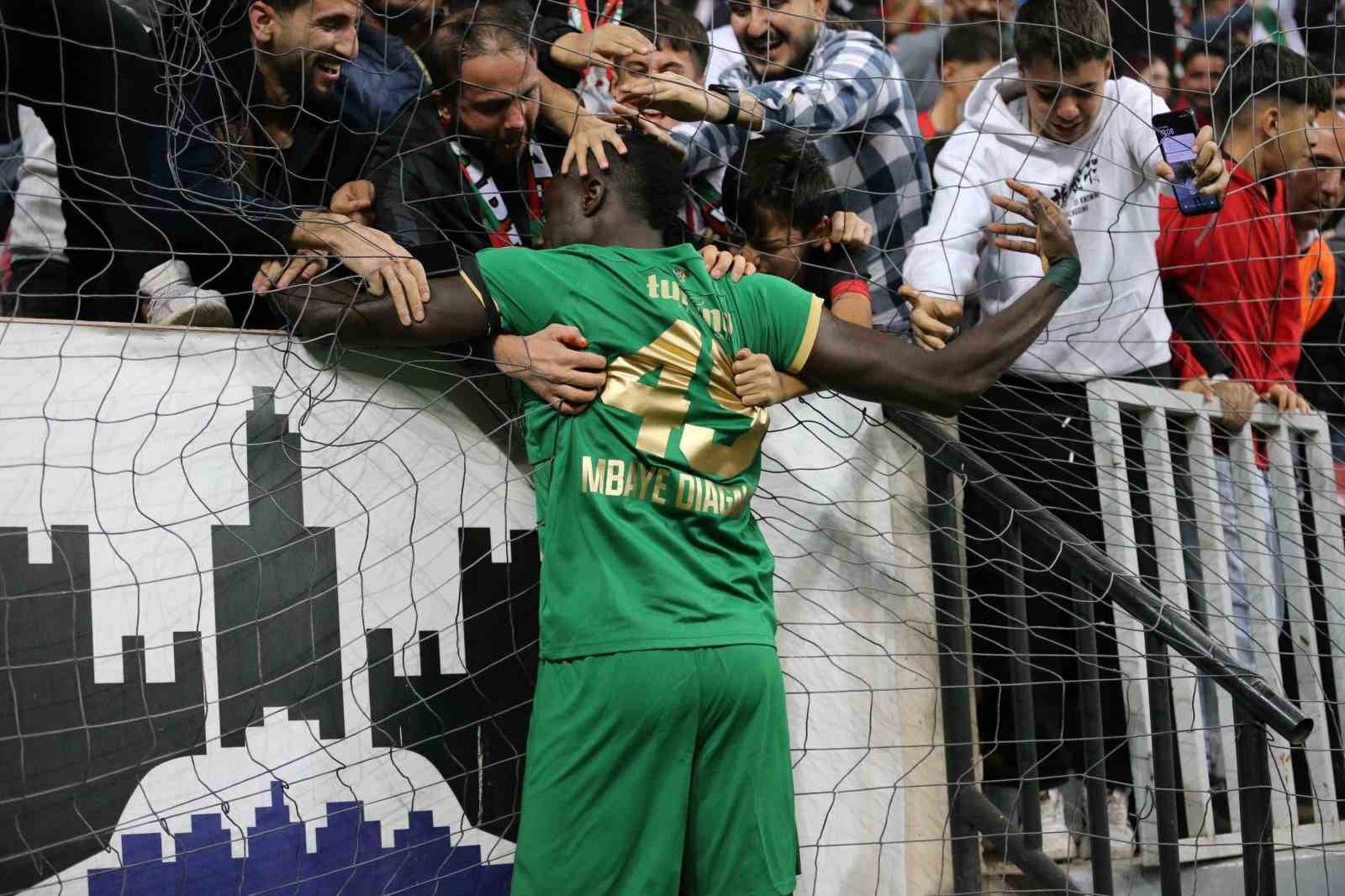 TRENDYOL 1. LİG'İN 13. HAFTASINDA AMED SPORTİF FAALİYETLER, EVİNDE KARŞILAŞTIĞI HATAYSPOR'U 2-1...