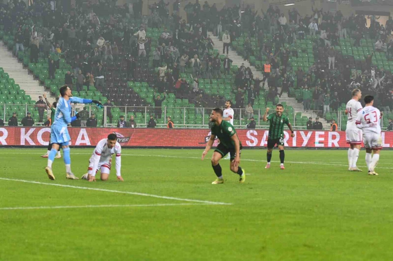 TRENDYOL 1. LİG'İN 15. HAFTASINDA SAKARYASPOR, SAHASINDA KARŞILAŞTIĞI ÜMRANİYESPOR İLE 1-1...