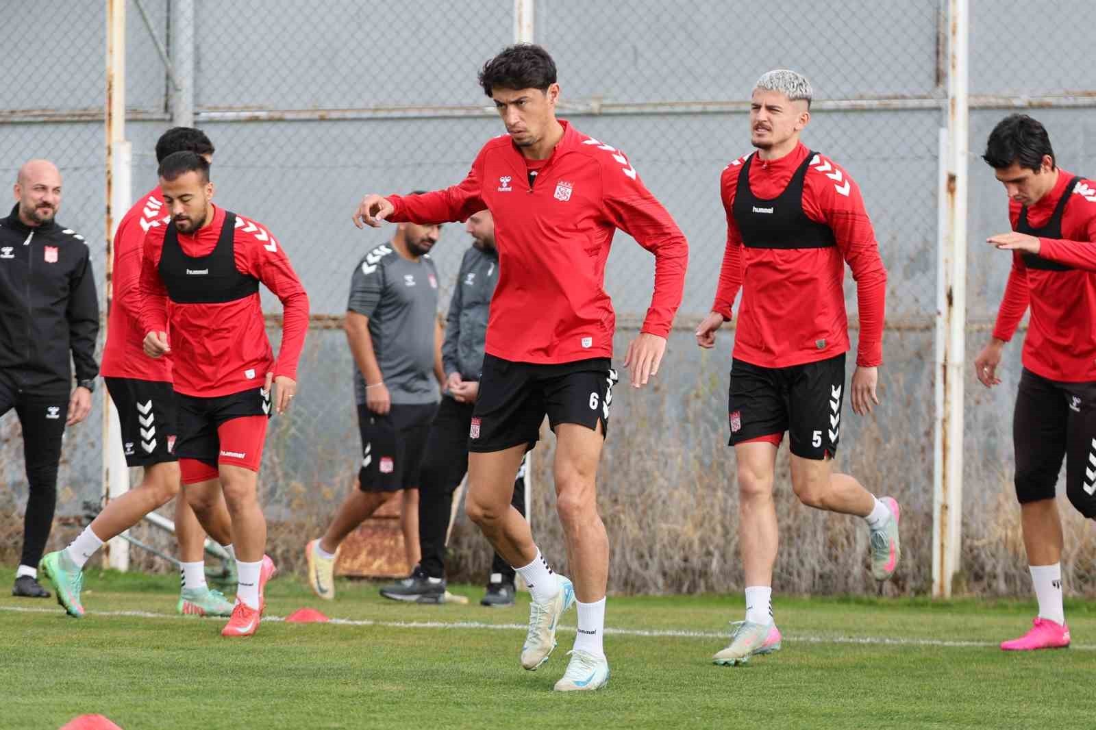 TRENDYOL 1. LİG’İN 13. HAFTASINDA SAHASINDA MANİSA FK’YI KONUK EDECEK OLAN ÖZBELSAN SİVASSPOR...