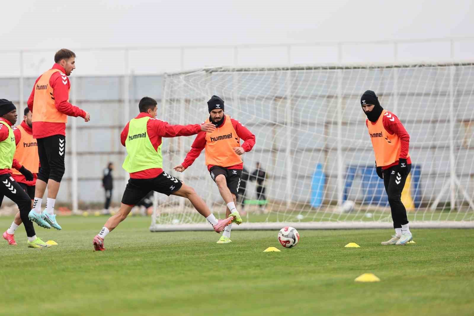 TRENDYOL 1. LİG’İN 14. HAFTASINDA DEPLASMANDA ESENLER EROKSPOR İLE KARŞILAŞACAK OLAN ÖZBELSAN...