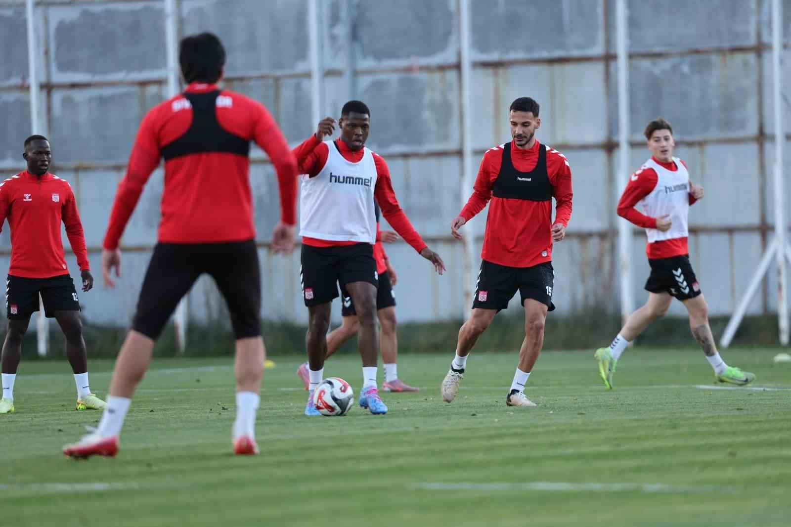 TRENDYOL 1. LİG’İN 14. HAFTASINDA DEPLASMANDA ESENLER EROKSPOR İLE KARŞILAŞACAK OLAN ÖZBELSAN...