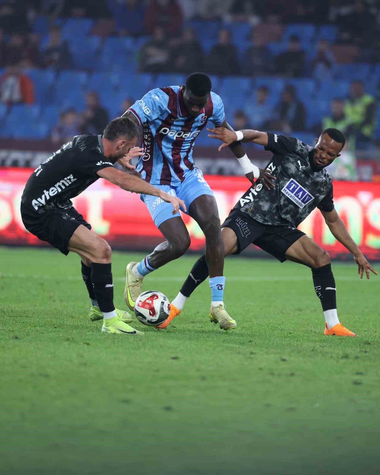 TRENDYOL SÜPER LİG'İN 12. HAFTASINDA TRABZONSPOR, SAHASINDA KARŞILAŞTIĞI CORENDON ALANYASPOR İLE...