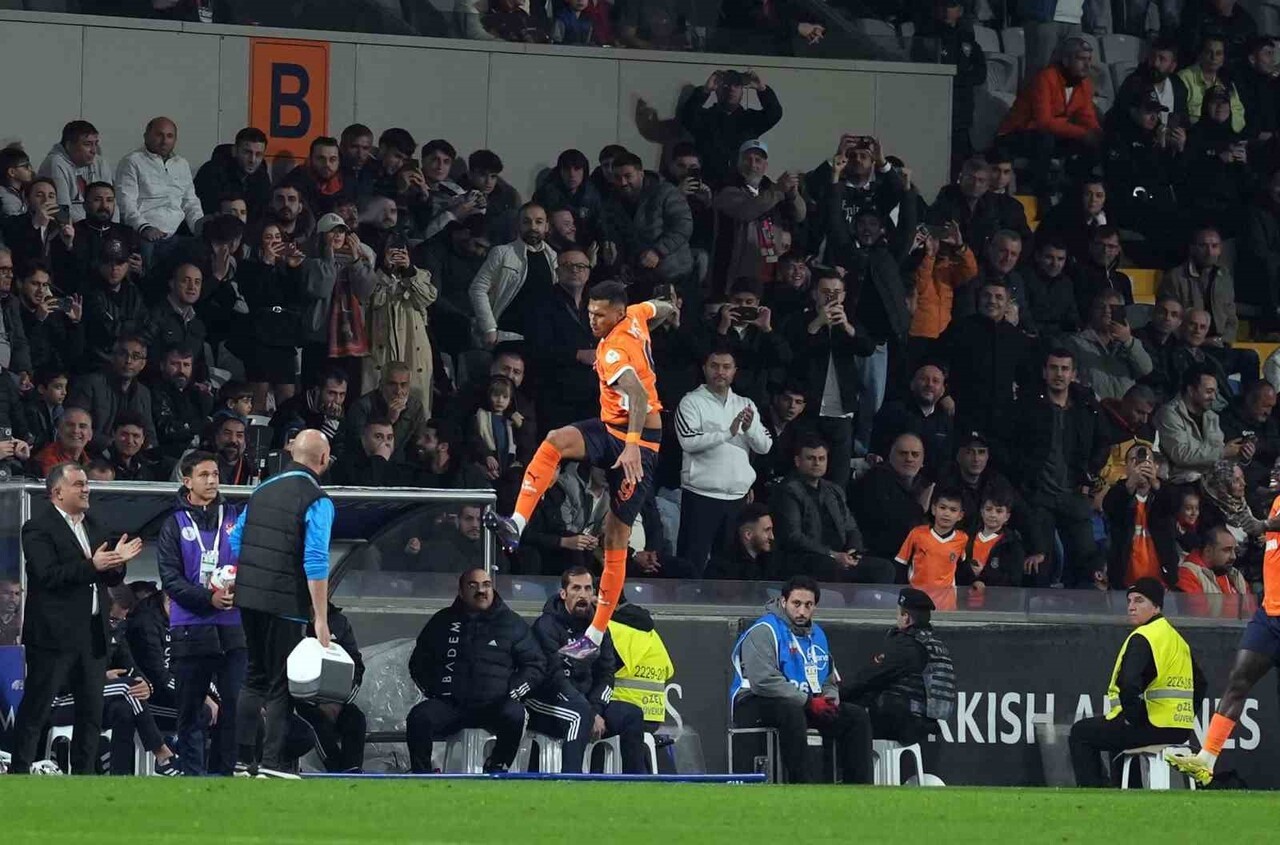 TRENDYOL SÜPER LİG’İN 13. HAFTASINDA RAMS BAŞAKŞEHİR, SAHASINDA TRABZONSPOR İLE KARŞILAŞIYOR....