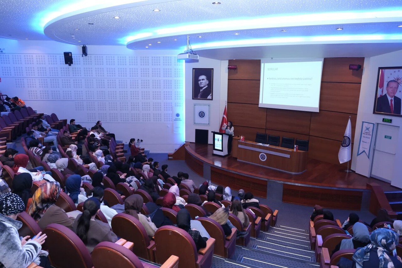 TÜGVA, ERZURUM’DA GENÇLERE YÖNELİK "ZOR ZAMANLARDA UMUDU KORUMAK" PROGRAMIYLA GENÇLERLE...