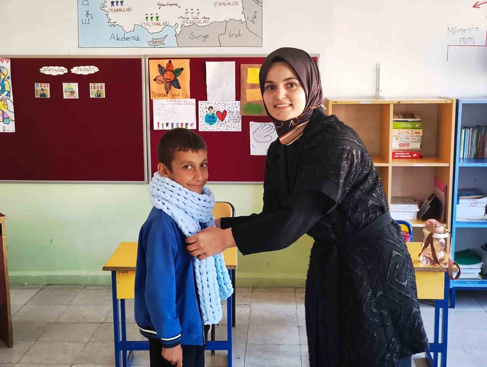 TUNCELİ’NİN ÇEMİŞGEZEK İLÇESİNE BAĞLI PAYAMDÜZÜ KÖYÜ İLKOKULU ÖĞRENCİLERİ, KENDİ ATKILARINI...