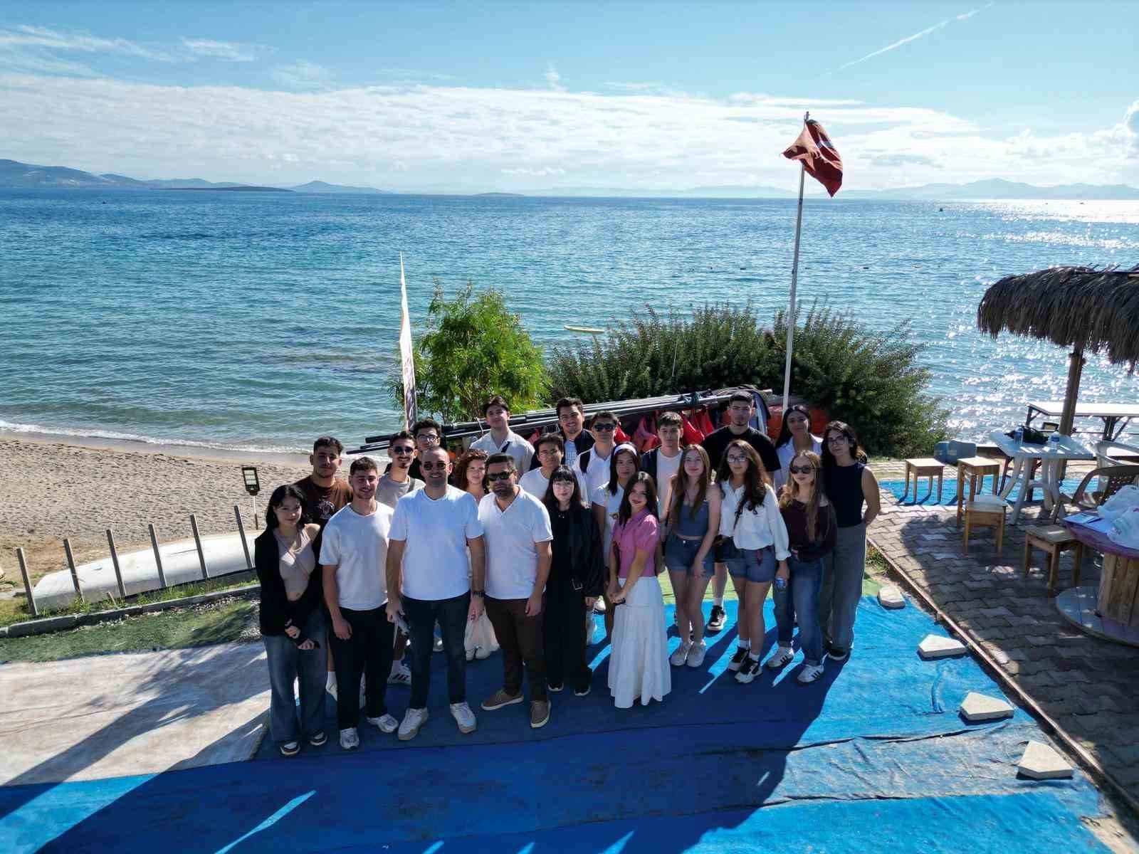 TURİZM VE SEYAHAT HİZMETLERİ ÖĞRENCİLERİNE AMATÖR DENİZCİ BELGESİ EĞİTİMİ VERİLDİ