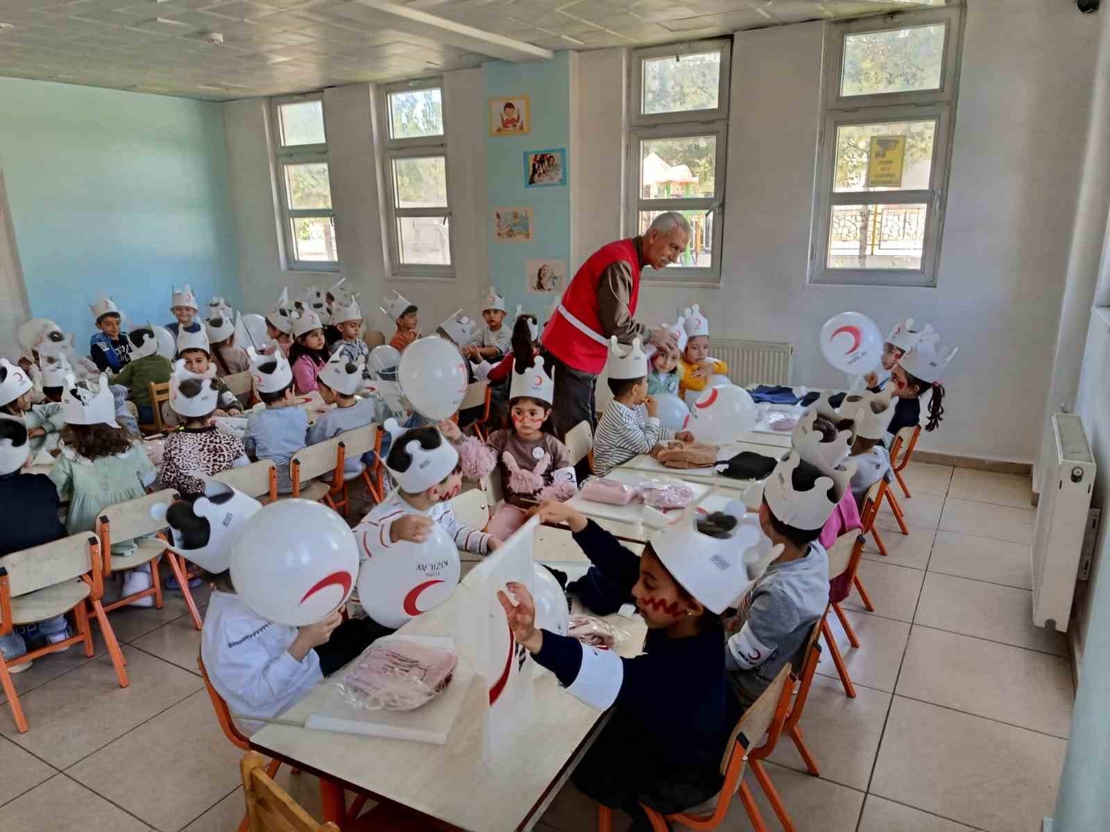 TÜRK KIZILAYI DİCLE İLÇE BAŞKANI MEHMET HANEFİ AKALP VE EKİBİNİN KATILIMIYLA GERÇEKLEŞEN ANLAMLI...