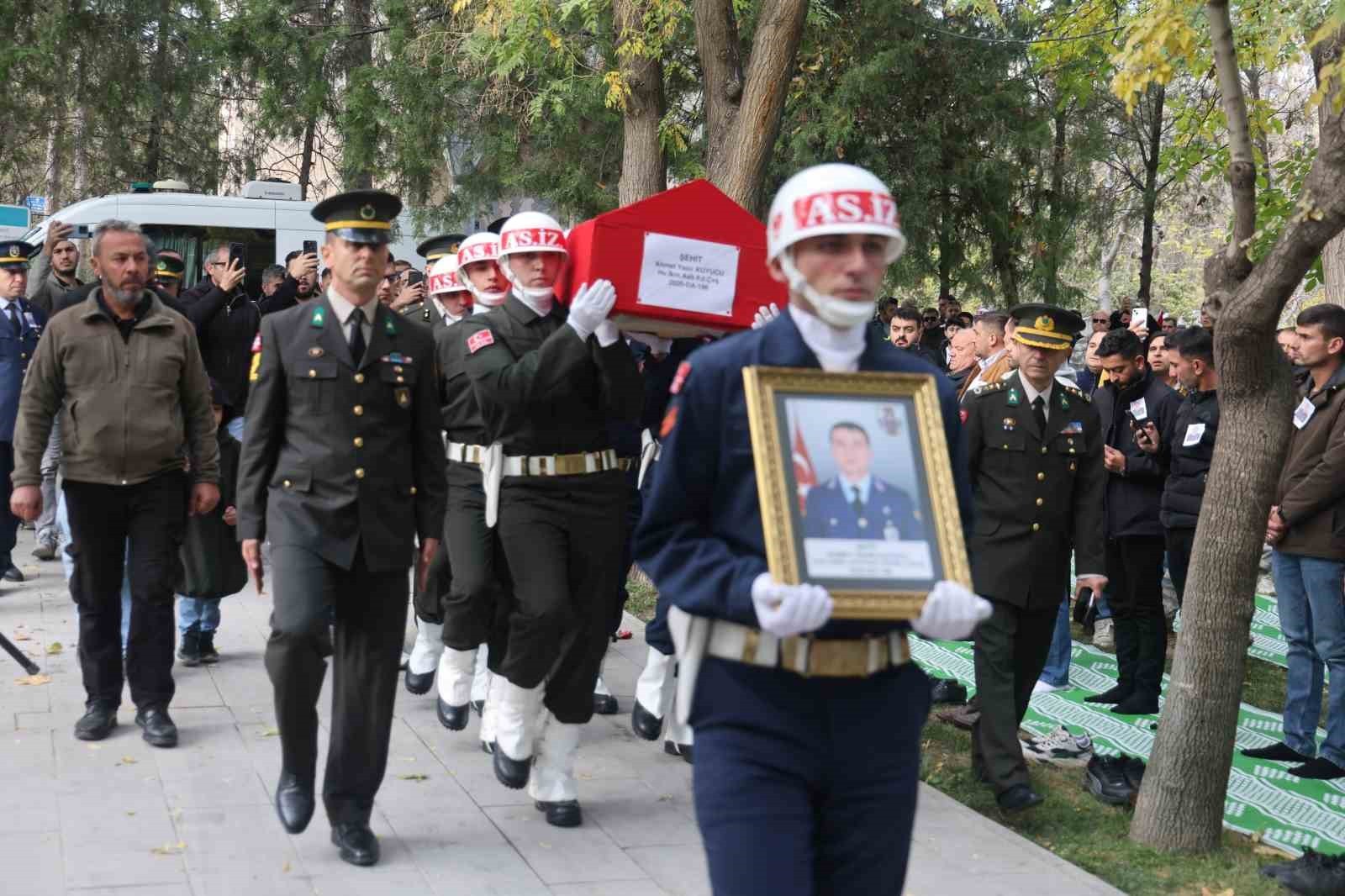 TÜRK SİLAHLI KUVVETLERİ'NE AİT C-130 TİPİ ASKERİ KARGO UÇAĞININ GÜRCİSTAN-AZERBAYCAN SINIRINDA...