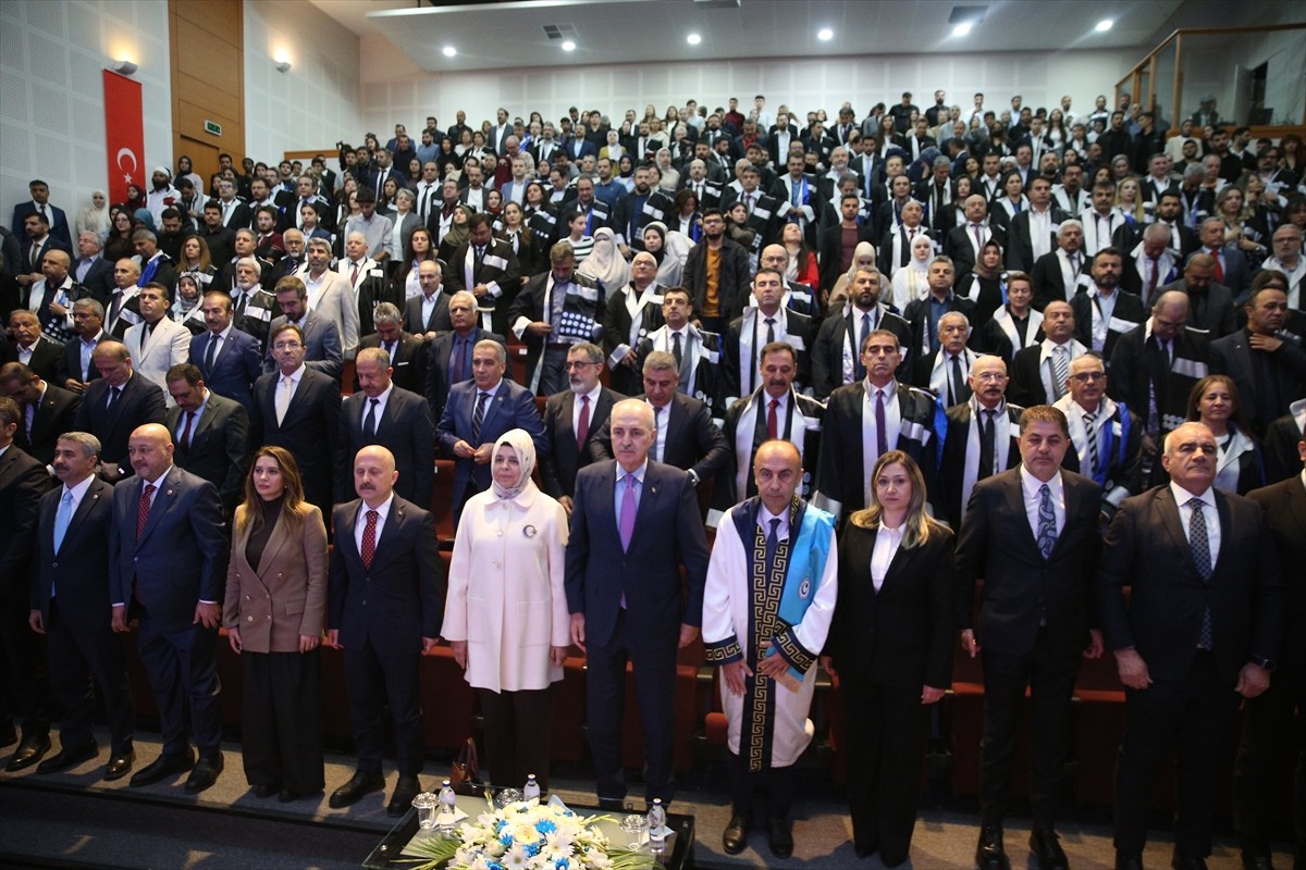 Türkiye Büyük Millet Meclisi (TBMM) Başkanı Numan Kurtulmuş (sağ 5), Adıyaman Üniversitesi...