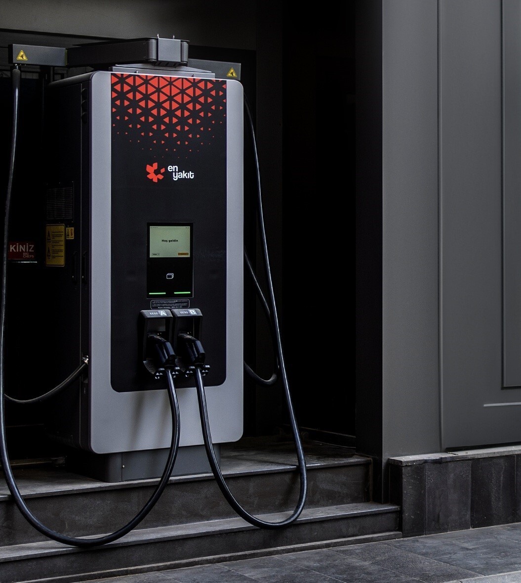 TÜRKİYE’DE ELEKTRİKLİ ARAÇ DÖNÜŞÜMÜ HIZ KAZANDI. ARAÇ SAYISI 308 BİNİ AŞARKEN SON BİR YILDA ŞARJ...