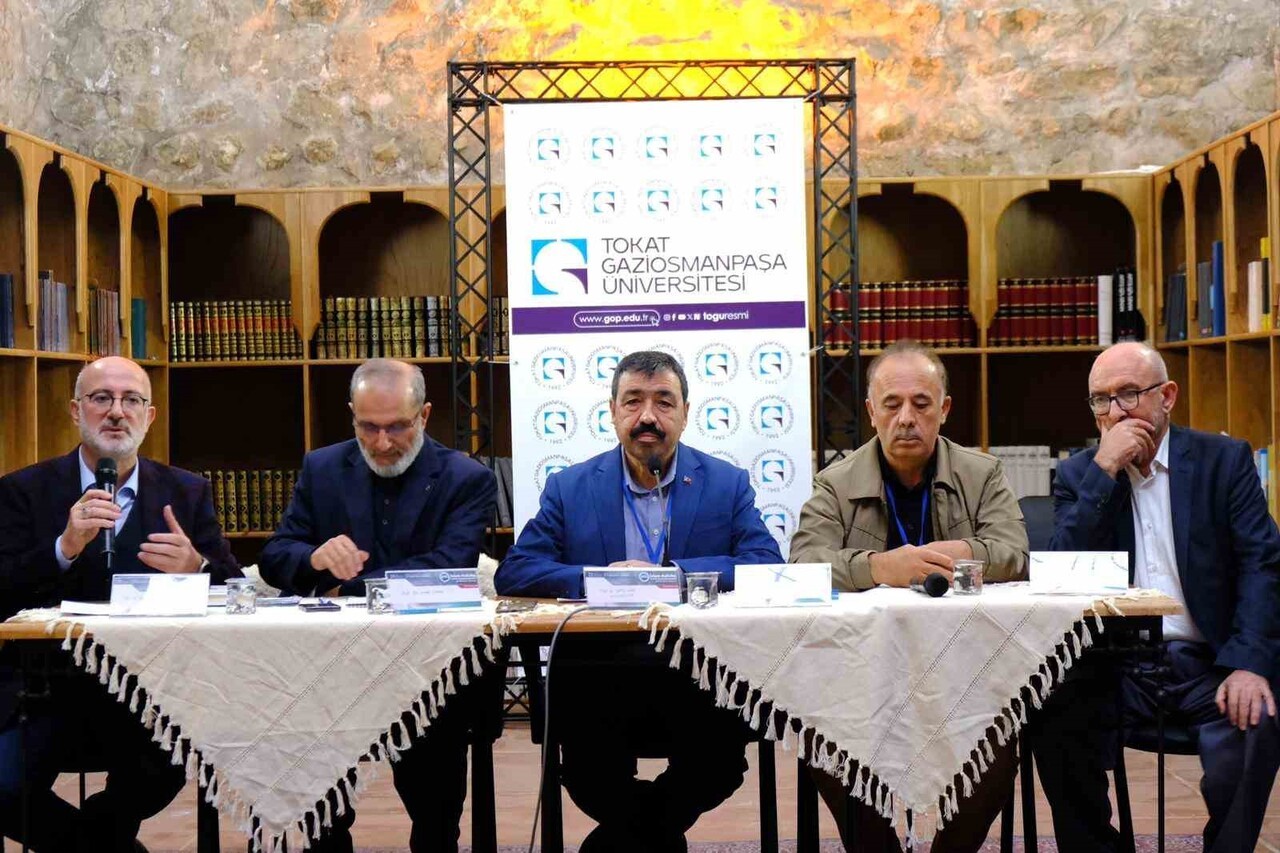 TÜRKİYE’NİN FARKLI ÜNİVERSİTELERİNDEN AKADEMİSYENLERİ TOKAT’TA BULUŞTURAN 17. İSLAM HUKUKU...