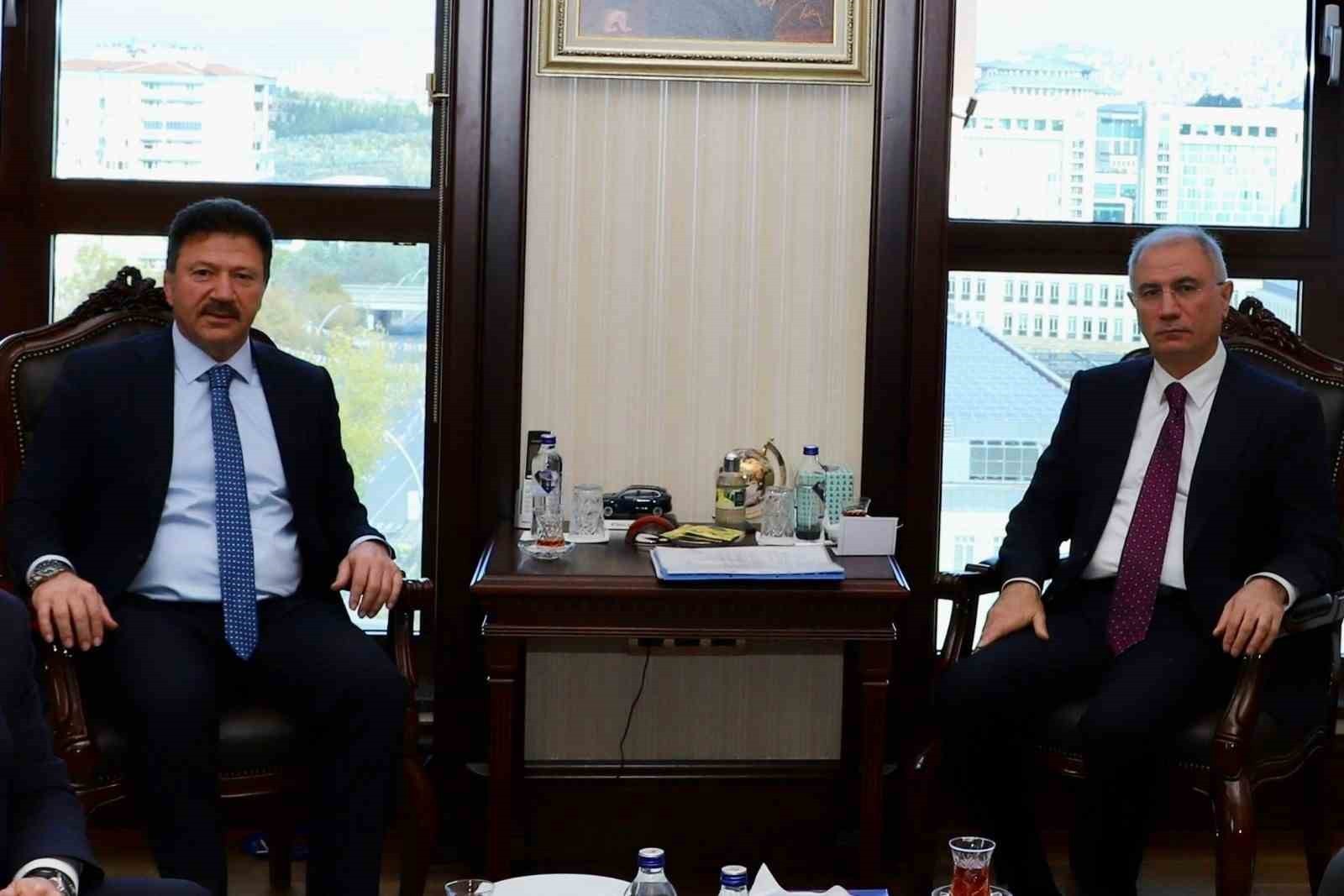 TÜRKİYE ŞOFÖRLER VE OTOMOBİLCİLER FEDERASYONU (TŞOF) GENEL BAŞKANI MEHMET YİĞİNER, TÜRKİYE'NİN...