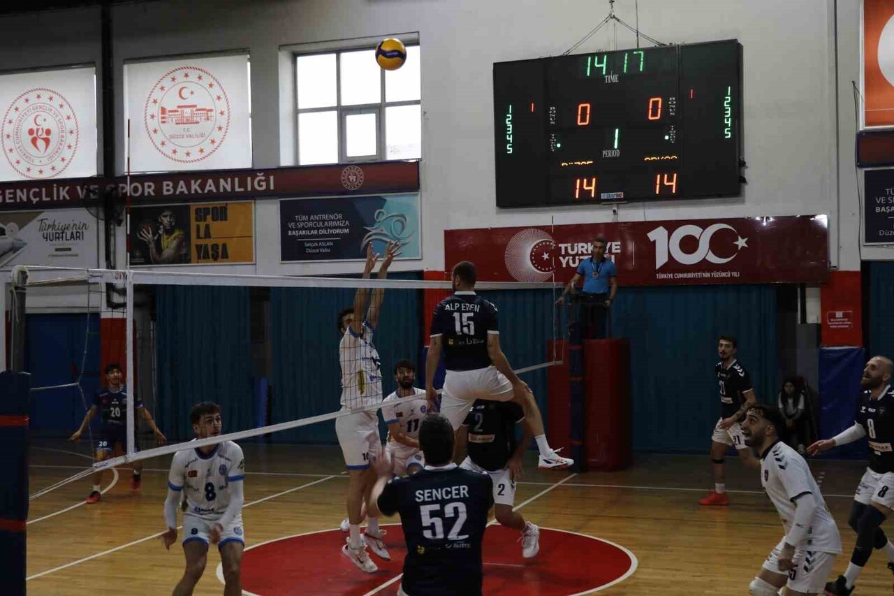 TVF ERKEKLER 1. LİGİ'NDE MÜCADELE EDEN DÜZCE BELEDİYESİ SPOR AKADEMİSİ VOLEYBOL TAKIMI, EVİNDE...