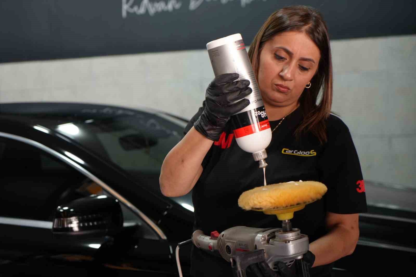 ÜÇ ÇOCUK ANNESİ OLAN DURUKAN, MİKRON ÖLÇÜM CİHAZIYLA BOYA KONTROLÜ, DERİN ÇİZİK ONARIMI, TAŞ VURUK...