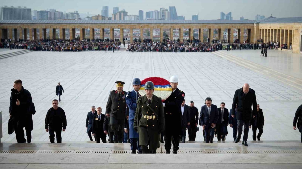 UKRAYNA DEVLET BAŞKANI VOLODİMİR ZELENSKİY, ANKARA’DAKİ TEMASLARI ÖNCESİ ANITKABİR’İ ZİYARET...