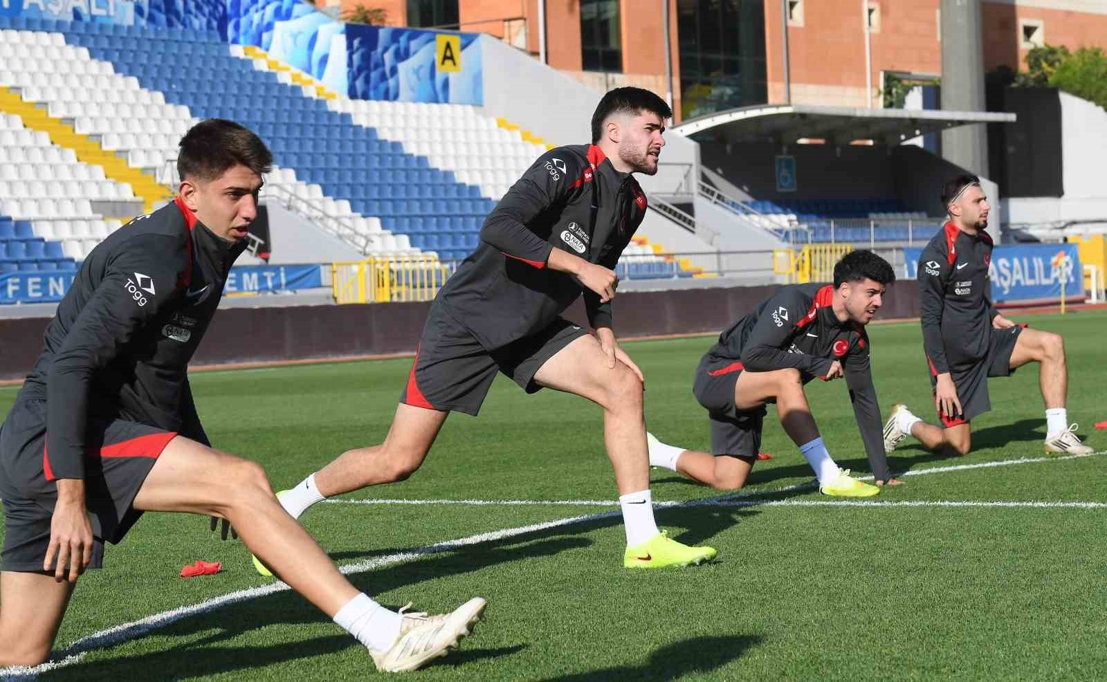 ÜMİT MİLLİ FUTBOL TAKIMI, UKRAYNA İLE YARIN OYNAYACAĞI 2027 UEFA AVRUPA U21 ŞAMPİYONASI ELEME...