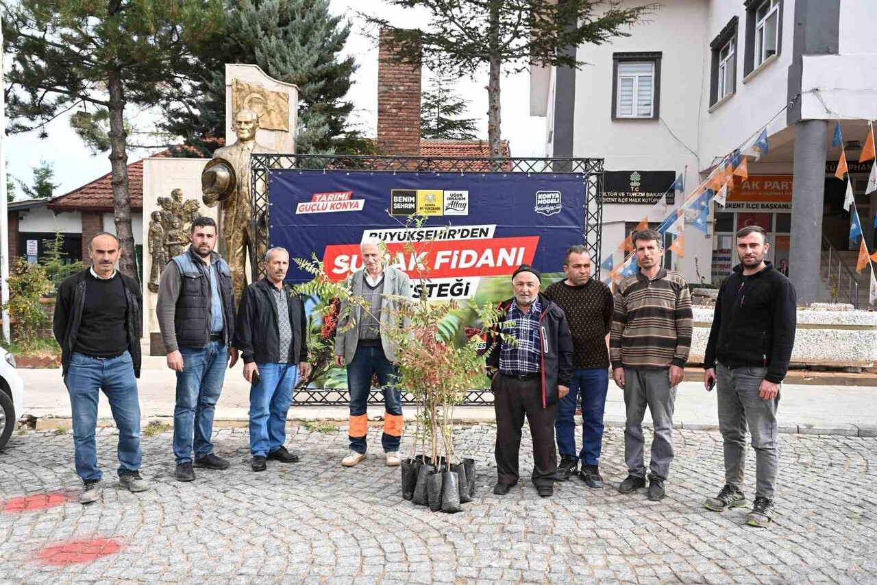 ÜRETİCİYE SUMAK FİDANI DESTEĞİ VERİLDİ