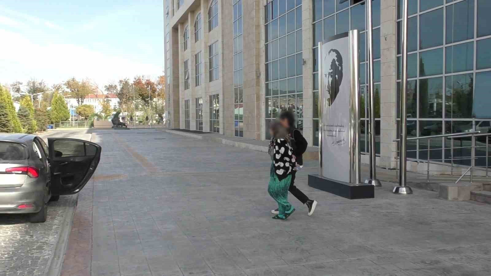 UŞAK’TA 2 AYRI UYUŞTURUCU OPERASYONUNDA ÇOK SAYIDA UYUŞTURUCU MADDE ELE GEÇİRİLİRKEN, GÖZALTINA...