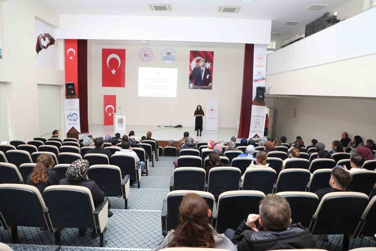 UŞAK’TA OKUL KANTİNLERİNDE GÖREV YAPAN İŞLETMECİ VE ÇALIŞANLARA YÖNELİK HİJYEN EĞİTİMİ...