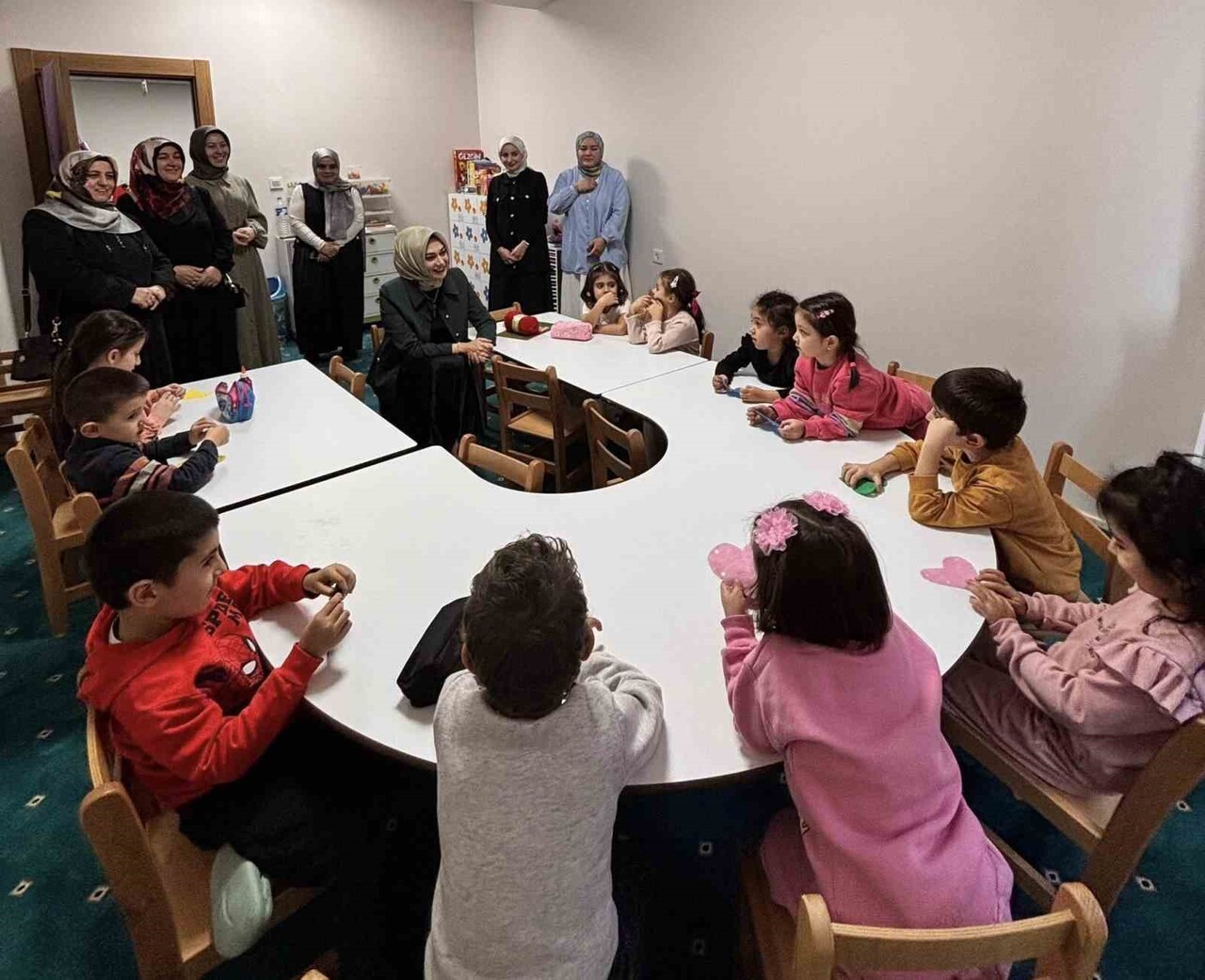 VALİ EŞİ BERNA ÇİÇEK KUR'AN KURSU'NU ZİYARET ETTİ. (OLGUN YILDIZ/ARDAHAN-İHA)