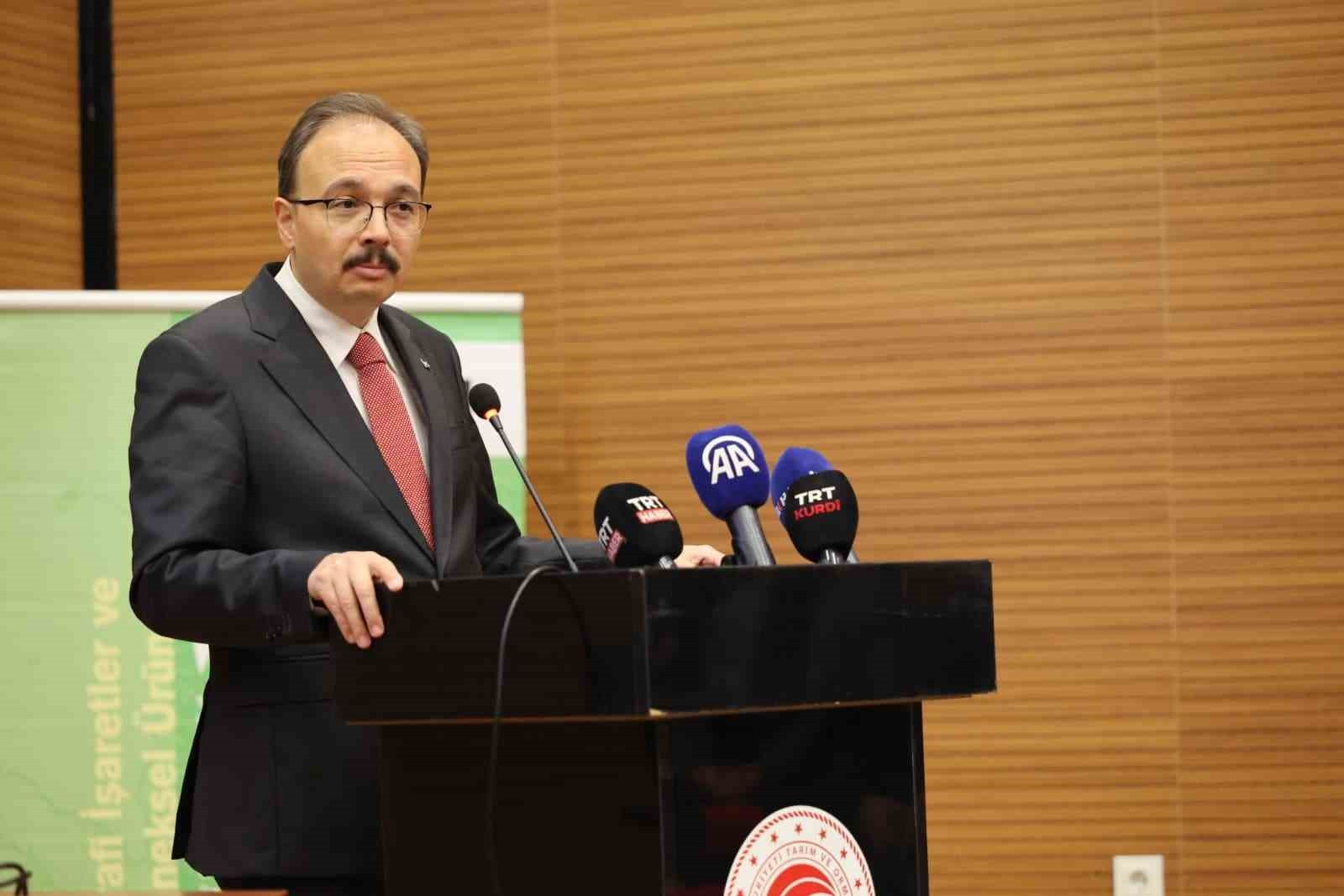 VALİ KIZILKAYA, BURADA YAPTIĞI KONUŞMADA, SİİRT’İN FARKLI DİLLERİN, İNANÇLARIN VE KÜLTÜRLERİN...