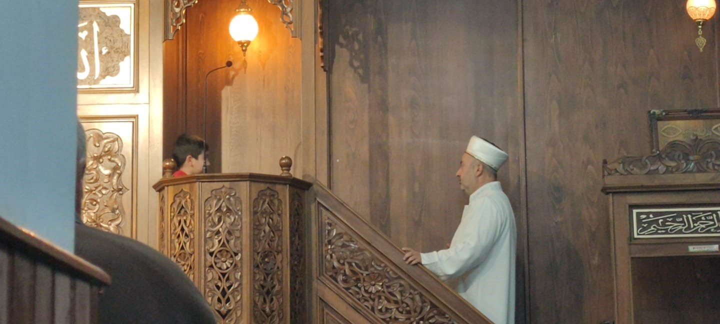 VAN'DA CUMA NAMAZI SIRASINDA CAMİ CEMAATİNİN TAKDİRİNİ TOPLAYAN ANLAMLI BİR AN YAŞANDI. CAMİYE...