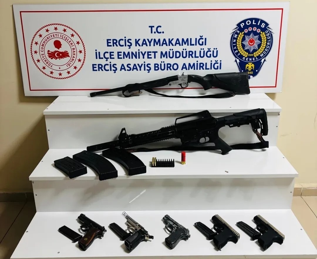 VAN'IN ERCİŞ İLÇESİNDE POLİS EKİPLERİ TARAFINDAN YAPILAN ÇALIŞMALAR SONUCU 5 ADET RUHSATSIZ...