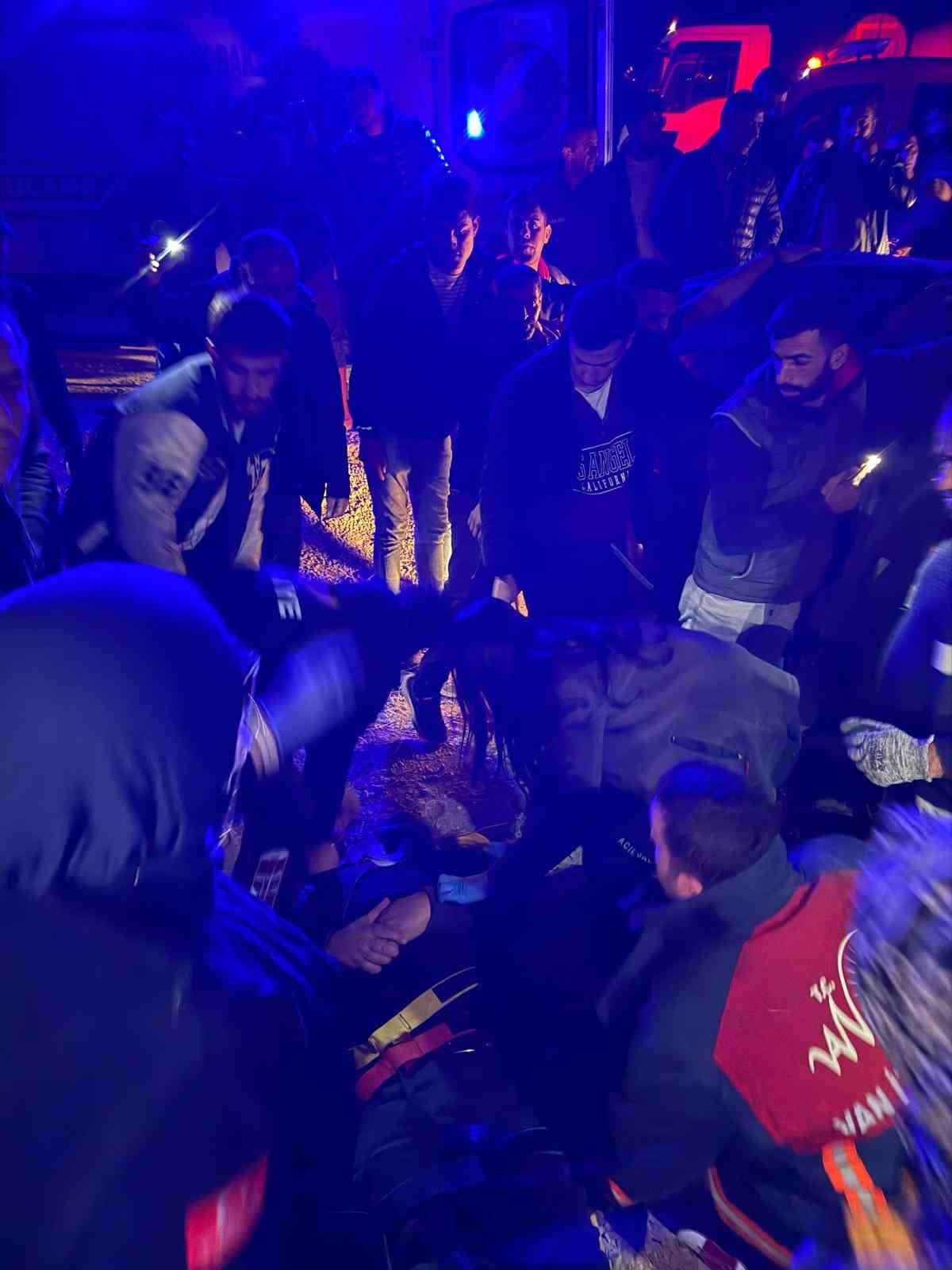 VAN'IN TUŞBA İLÇESİNDE OTOMOBİLİN KAZA YAPMASI SONUCU 1 KİŞİ YARALANDI.