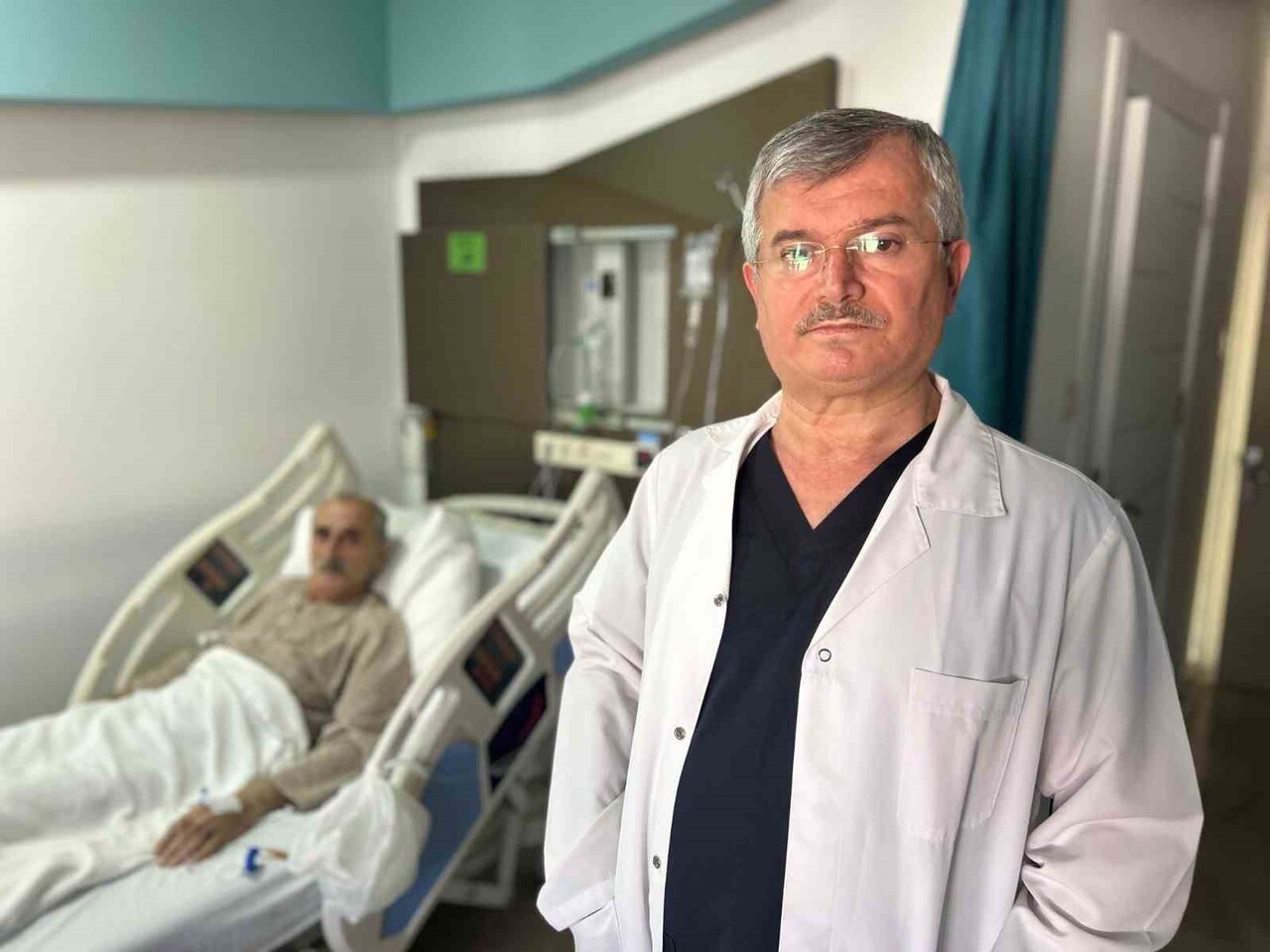 VAN’DA AYNI ANDA İKİ DAMARININ TIKANMASI SONUCU KALBİ DURAN 69 YAŞINDAKİ GÜLMEHMET AKDAĞ, LOKMAN...