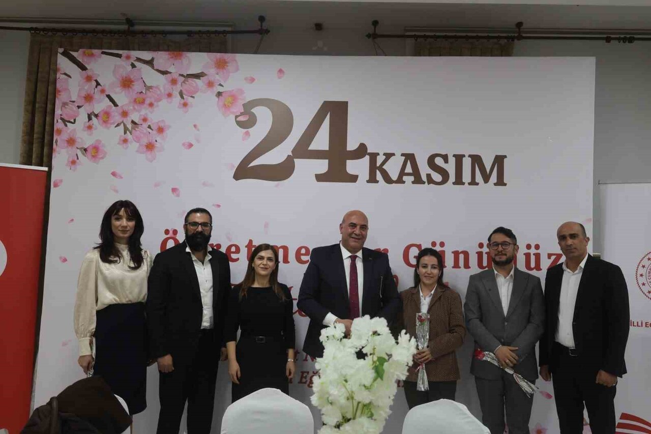 VAN İL MİLLİ EĞİTİM MÜDÜRLÜĞÜ TARAFINDAN 24 KASIM ÖĞRETMENLER GÜNÜ DOLAYISIYLA ÖĞRETMENLERE...