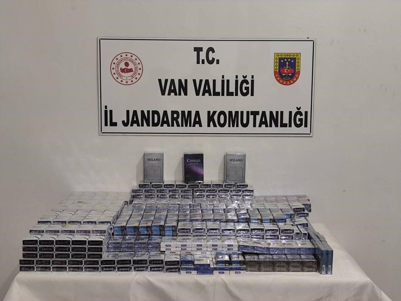 VAN’IN İPEKYOLU İLÇESİNDE JANDARMA EKİPLERİNCE YÜRÜTÜLEN ÇALIŞMALAR SONUCUNDA 2 BİN 192 PAKET...
