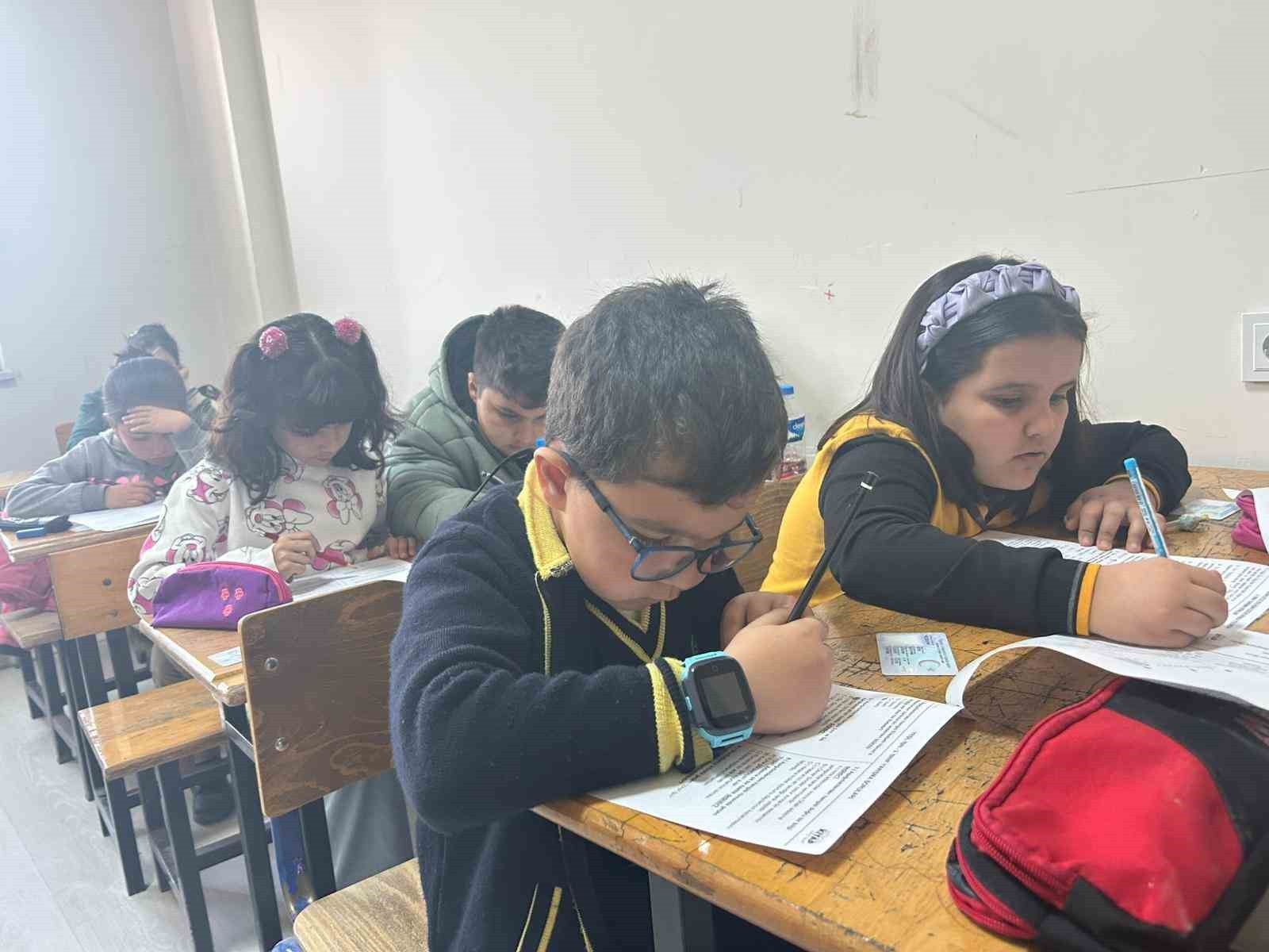 VAN VALİLİĞİ HİMAYELERİNDE YÜRÜTÜLEN "KİTAP VAN PROJESİ" KAPSAMINDA HER YIL DÜZENLENEN "4 BÜYÜK...