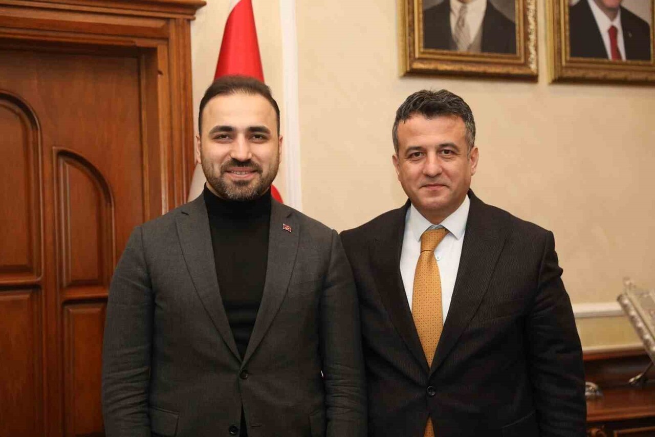 VEZİRKÖPRÜ BELEDİYE BAŞKANI MURAT GÜL, BÜYÜKŞEHİR BELEDİYE BAŞKANI HALİT DOĞAN.