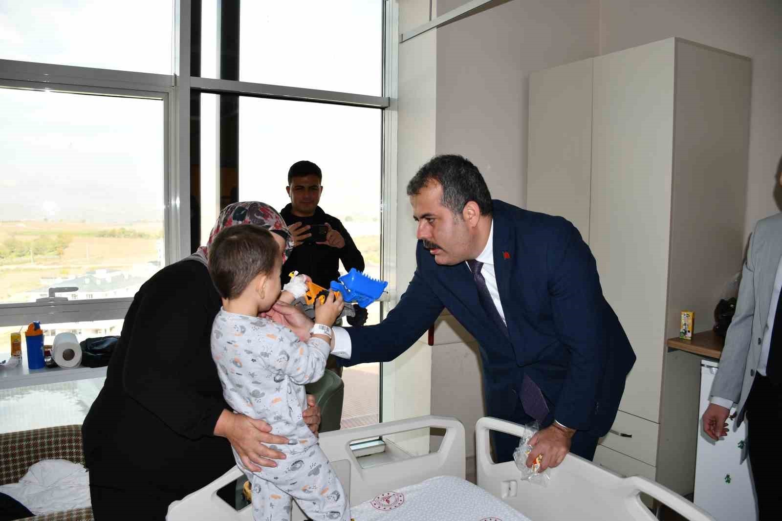 VEZİRKÖPRÜ DEVLET HASTANESİ ÇOCUK SERVİSİ’NDE TEDAVİ GÖREN ÇOCUKLAR İÇİN MORAL VE MOTİVASYON GÜNÜ...