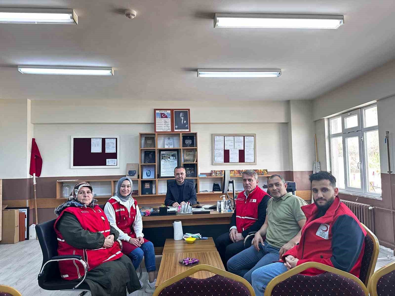 VEZİRKÖPRÜ KIZILAY ŞUBESİ, KIZILAY HAFTASI KAPSAMINDA ÖZEL ÖĞRENCİLERE MORAL VERMEK AMACIYLA BİR...