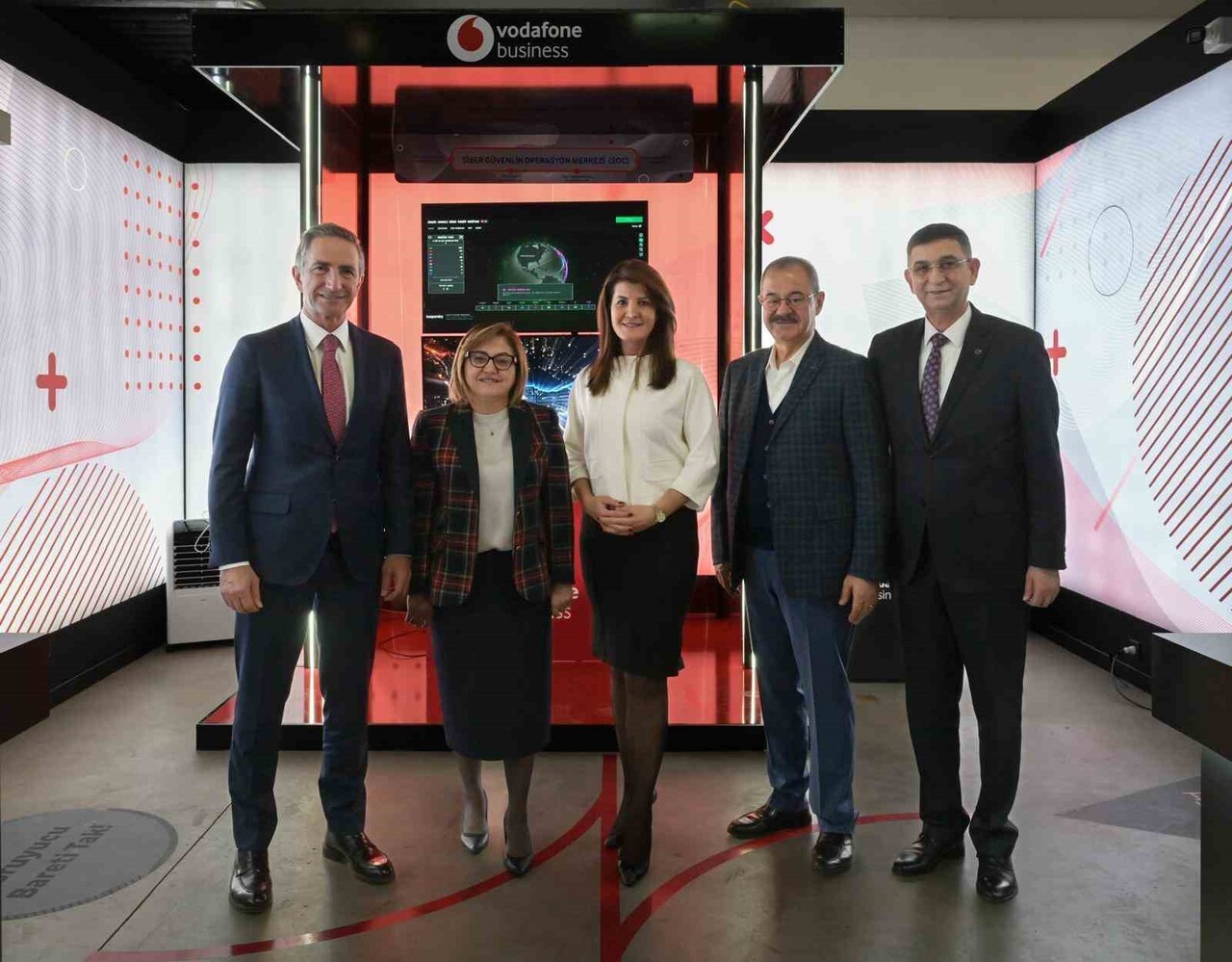 VODAFONE, GAZİANTEP’TE BULUNAN MODEL FABRİKA İÇİNDE HAYATA GEÇİRDİĞİ YENİ TEKNOLOJİ MERKEZİ İLE...